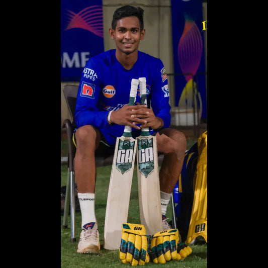 GA Fighter English Willow Short Handle Bat