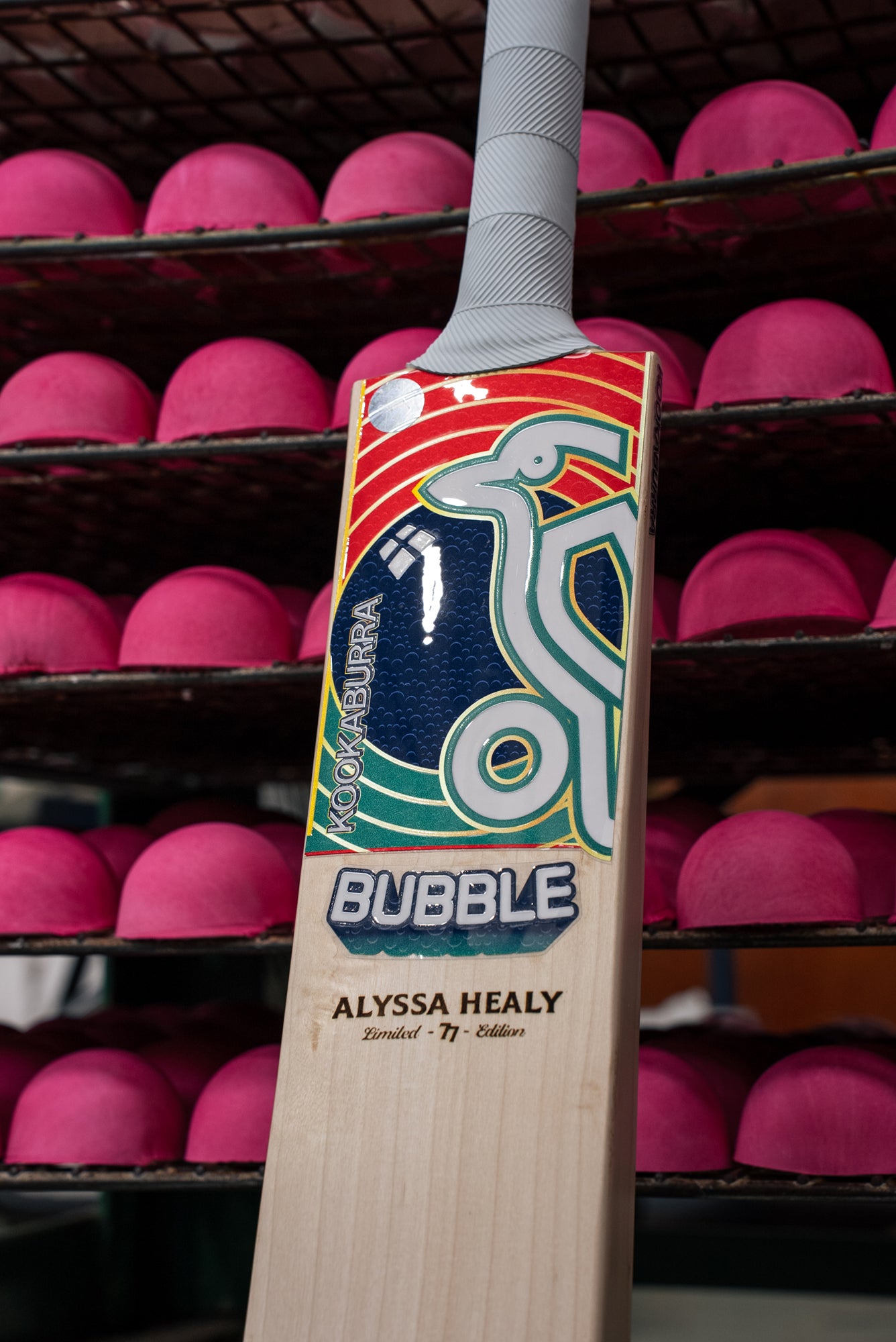 Kookaburra Retro Bubble ALYSSA HEALY Limited Edition English Willow Cricket Bat
